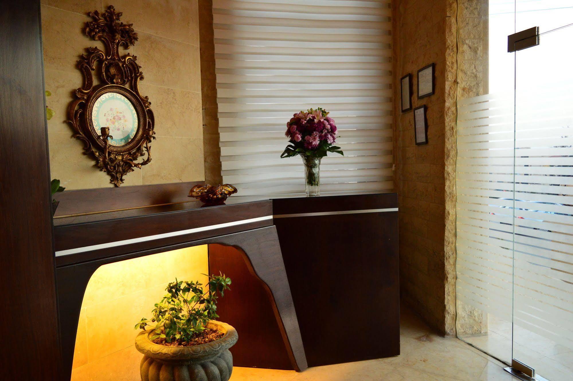 Nadine Hotel Suites Amman Eksteriør billede